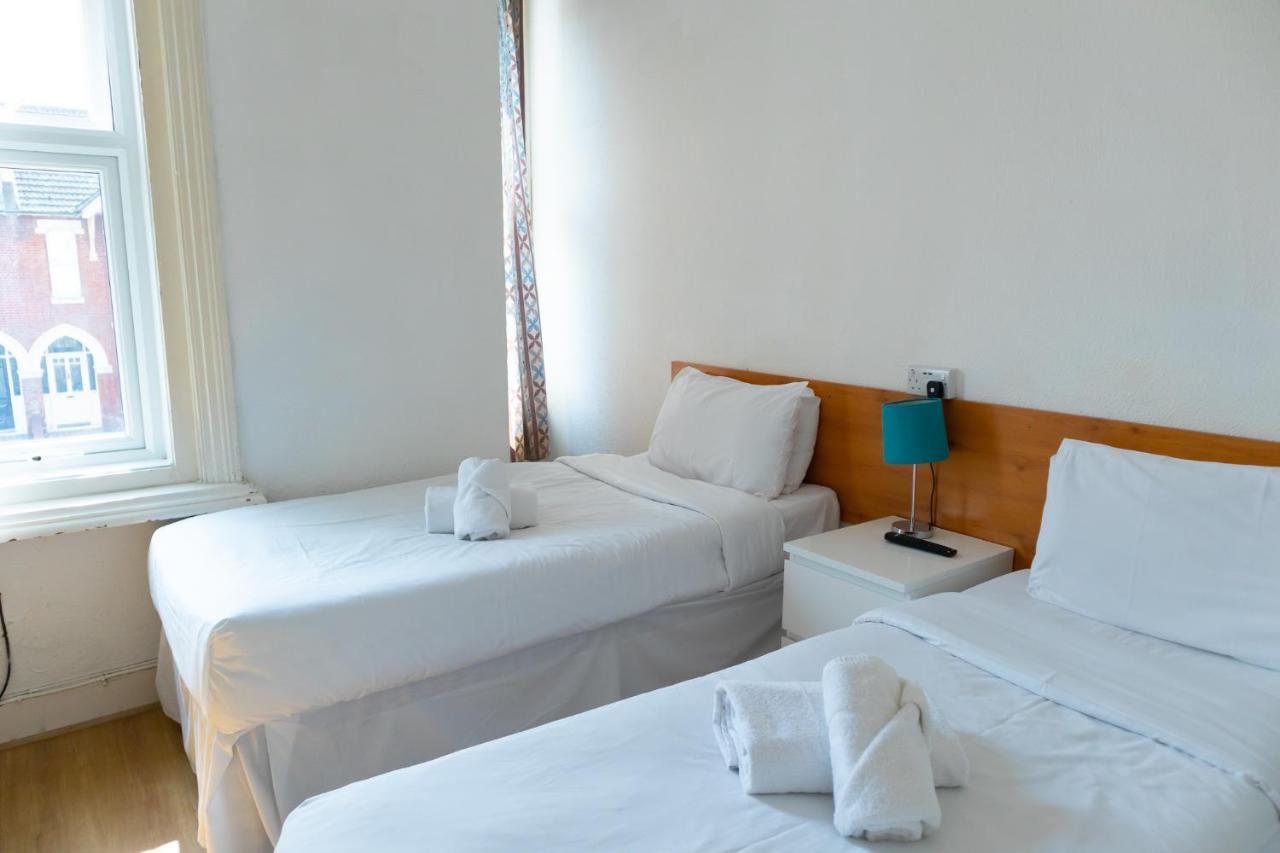 แอดเดนโร เซอร์วิส รูม Hotel เซาธ์แธมป์ตัน ห้อง รูปภาพ