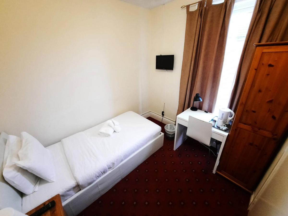 แอดเดนโร เซอร์วิส รูม Hotel เซาธ์แธมป์ตัน ภายนอก รูปภาพ