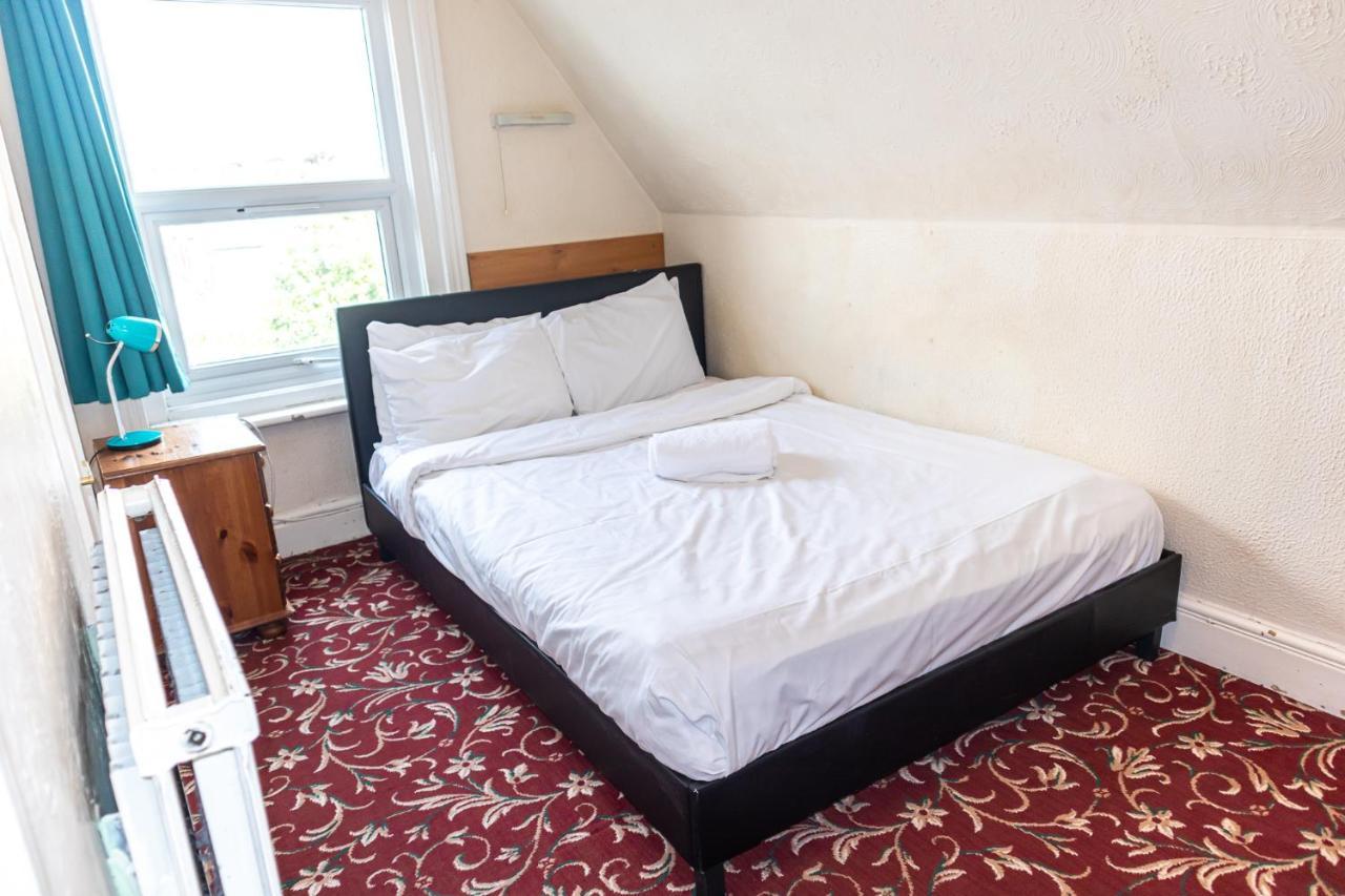 แอดเดนโร เซอร์วิส รูม Hotel เซาธ์แธมป์ตัน ห้อง รูปภาพ